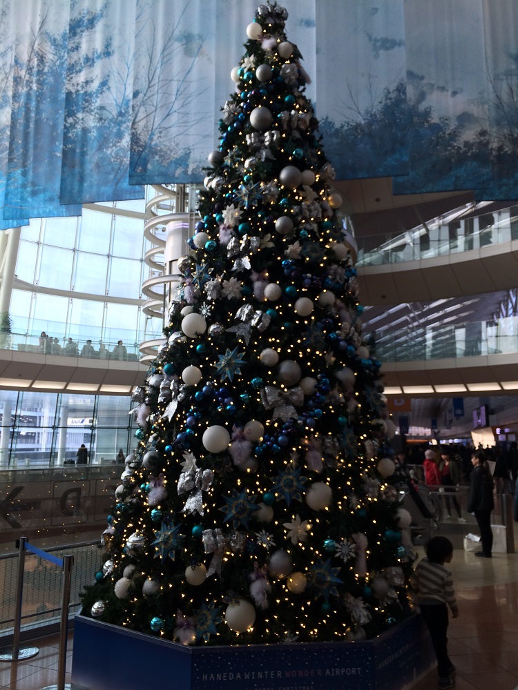 18.12.24 クリスマスツリー（羽田空港）
